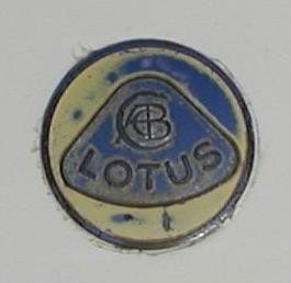 Lotus bonnet badge 2004.jpg